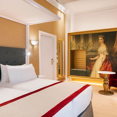 Aurea Ana Palace By Eurostars Hotel Company Budapest Exteriör bild A room at the hotel