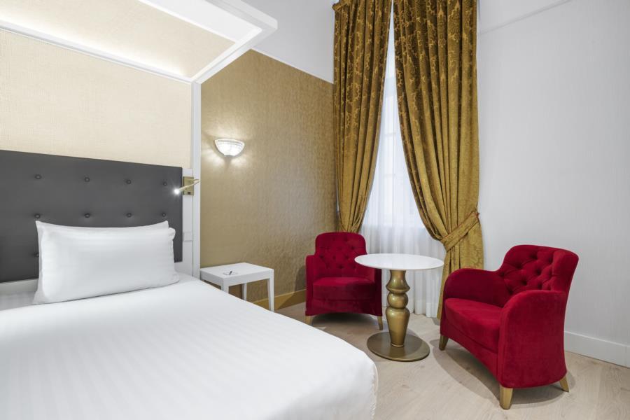 Aurea Ana Palace By Eurostars Hotel Company Budapest Exteriör bild A room at the hotel