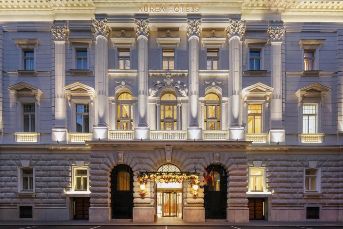 Aurea Ana Palace By Eurostars Hotel Company Budapest Exteriör bild The hotel's main entrance